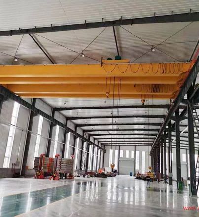 金歐歐式雙梁起重機在重型機械、汽車零部件等生產(chǎn)車間中的應用